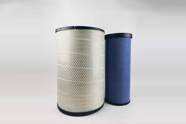 在安装时,空气滤清器与发动机进气管之间无论是采用法兰、橡胶管联接还是直接联接 在安装时,空气滤清器与发动机进气管之间无论是采用法兰、橡胶管联接还是直接联接